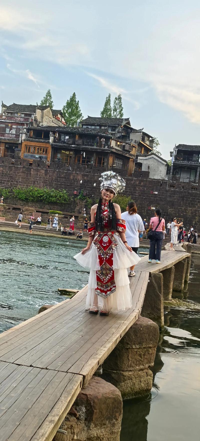 湖南凤凰古城12月天气怎么样?穿什么衣服适合?