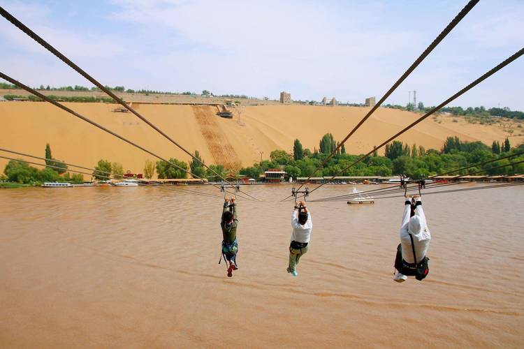 沙坡头旅游景点介绍,沙坡头景区和腾格里沙漠有什么区别?