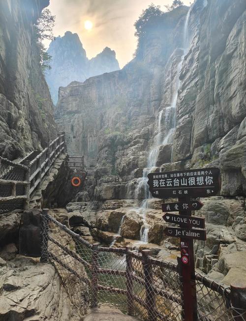 焦作云台山二日游攻略详细,云台山旅游攻略推荐、必玩景点、住宿交通全解...