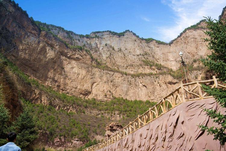 如何规划夏季去绵山景区打卡的路线?