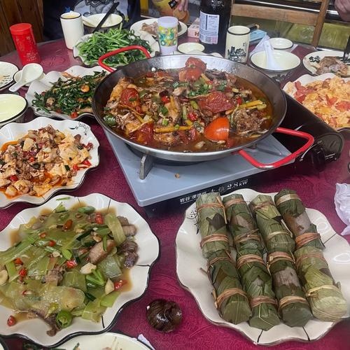 阳朔西街有哪些特色商店和餐馆?