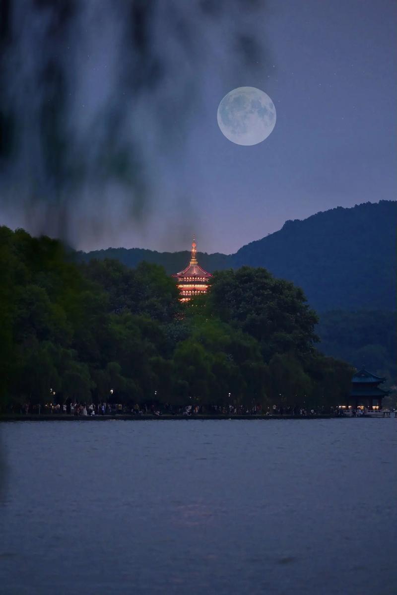 西湖区白天天气,夜间天气怎么样