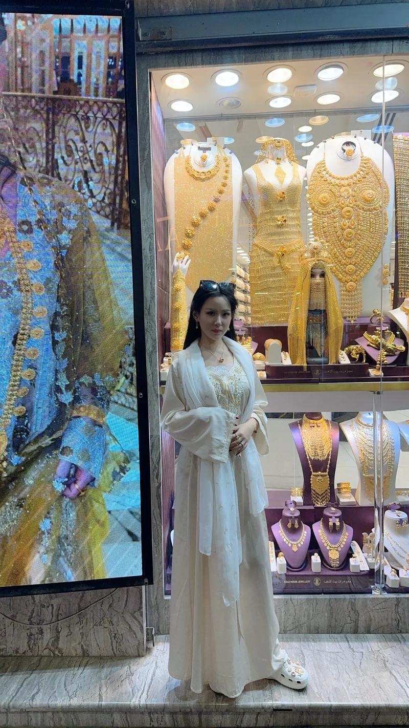 迪拜女人逛奢侈品如逛地摊,为何却常年穿同款衣服?