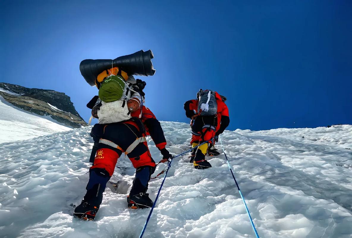 珠穆朗玛峰要爬多久才能登顶