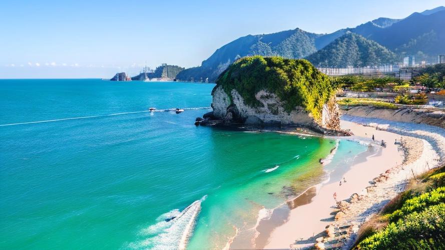 酷暑难耐和清凉的海水最配了,有哪些清爽的海滩可以推荐?