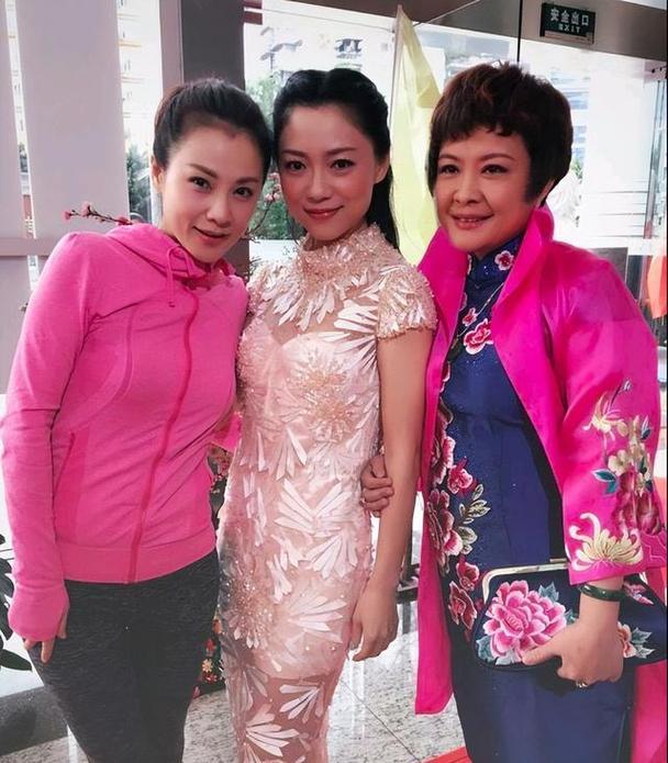 外来媳妇本地郎有一集是说康婶中奖的然后全家一起去一个岛旅游