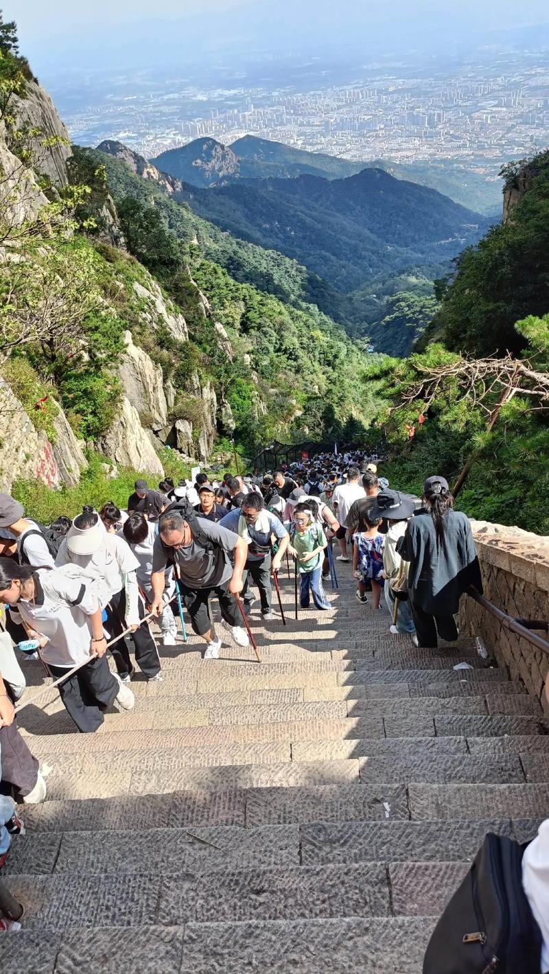 9月爬泰山穿什么衣服