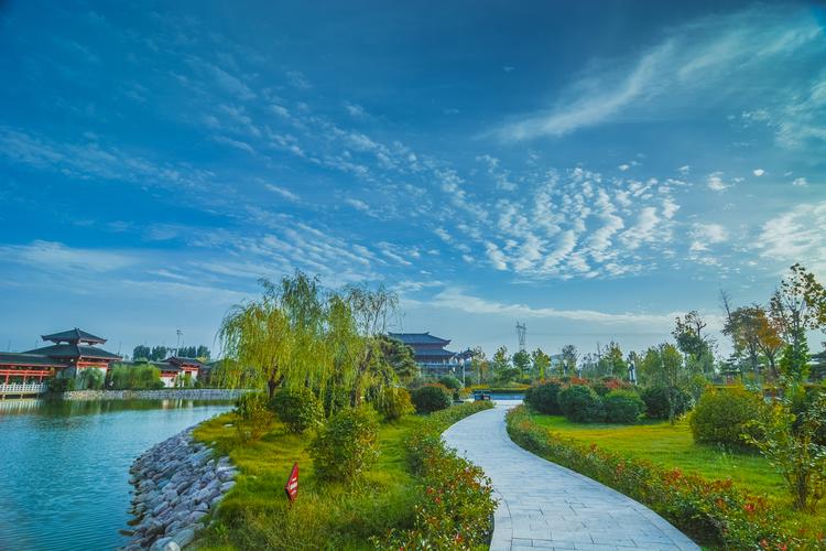 去若尔盖住哪里好