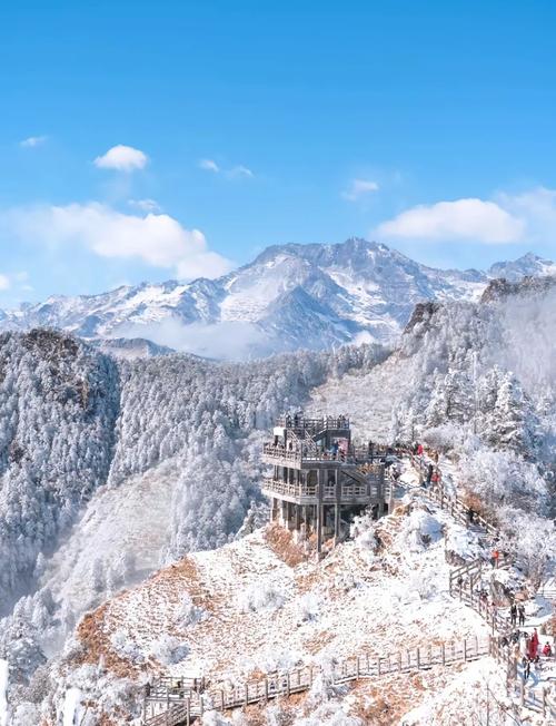 请问成都怎么去西岭雪山