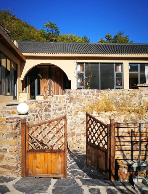 去京东大溶洞和京东大峡谷乘车路线及住宿