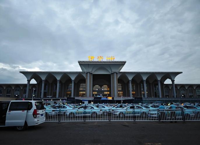 霍尔果斯到哈萨克斯坦多远