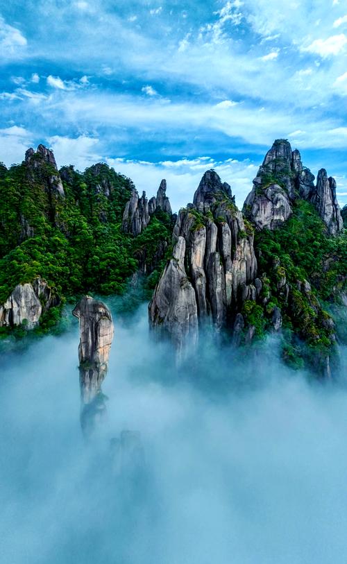 多云天气适合爬三清山吗