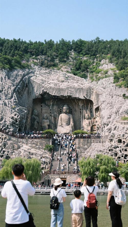 带孩子来龙门石窟玩,怎么发朋友圈