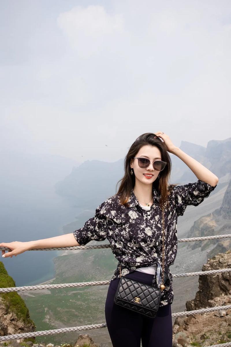 想去长白山,穿什么衣服能够让游玩过程更自在?