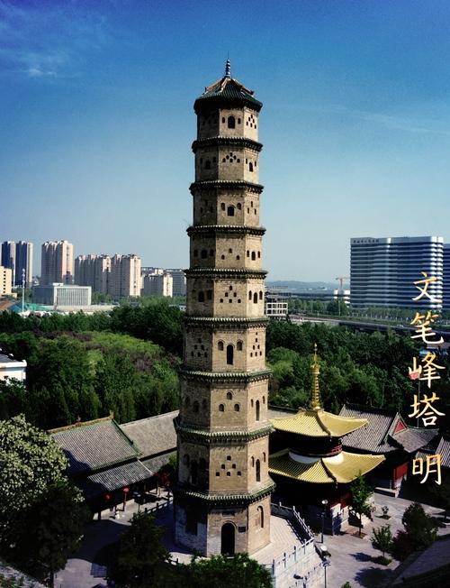 文笔塔在文山的什么地方?