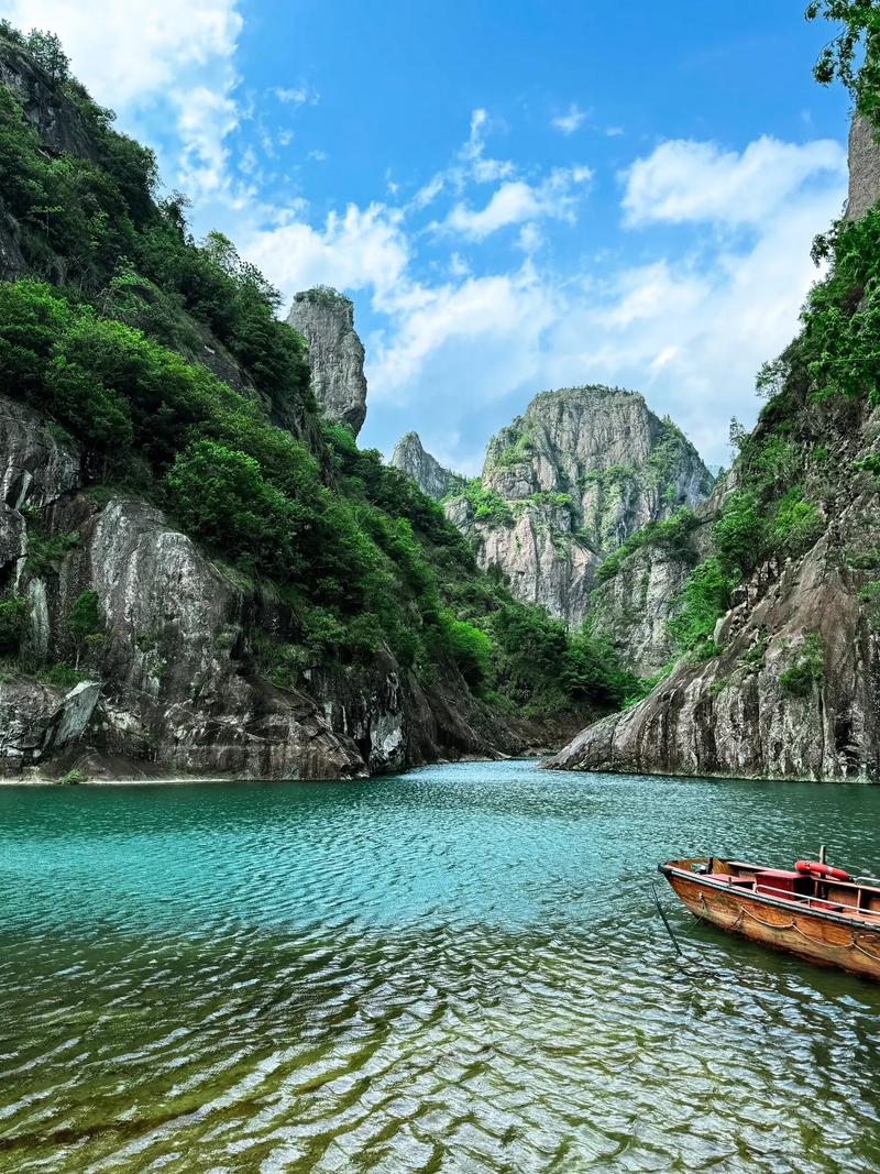 自驾旅游攻略必去前十景点(自驾游必备10个地方)